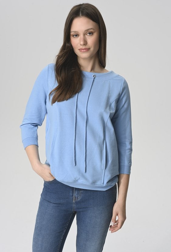 Niebieska bluza ze sznurkiem przy dekolcie