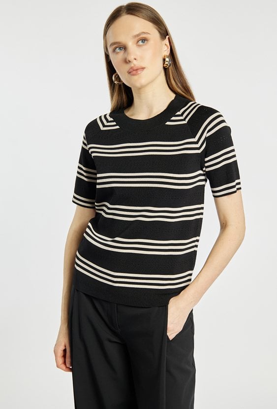 Wiskozowy sweter w paski