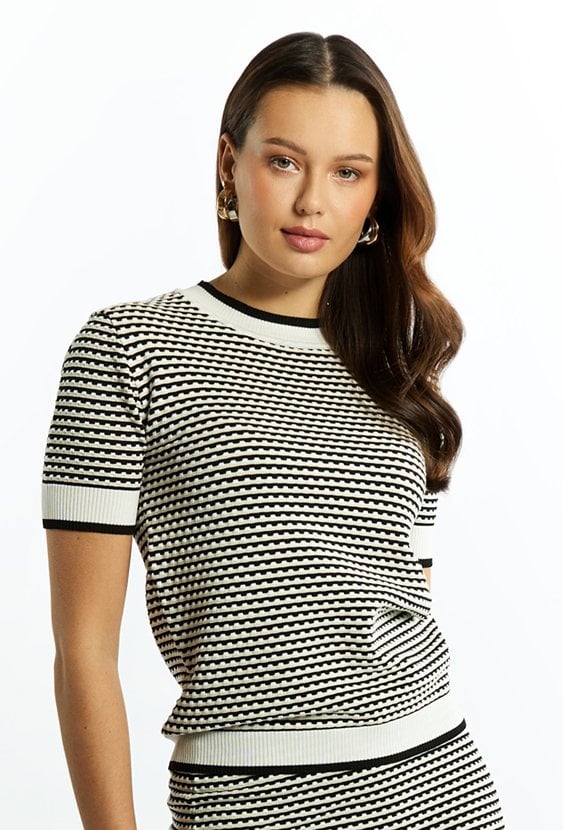 Wzorzysty sweter damski