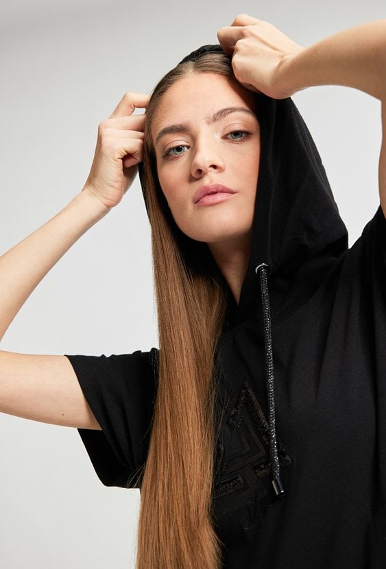 T-shirt damski z cekinowym wzorem