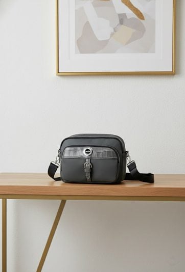 Mała torebka na pasku