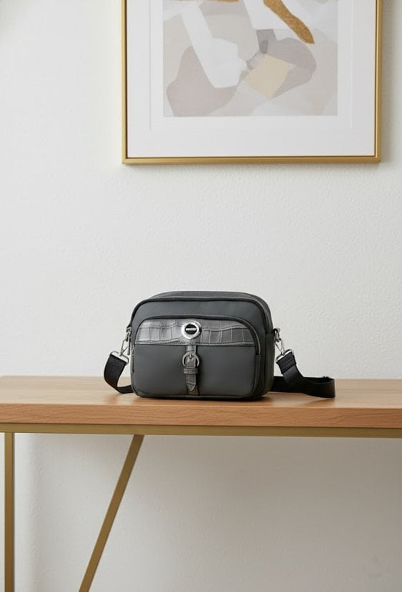 Mała torebka na pasku