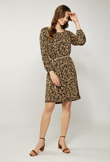 Sukienka o swobodnym kroju