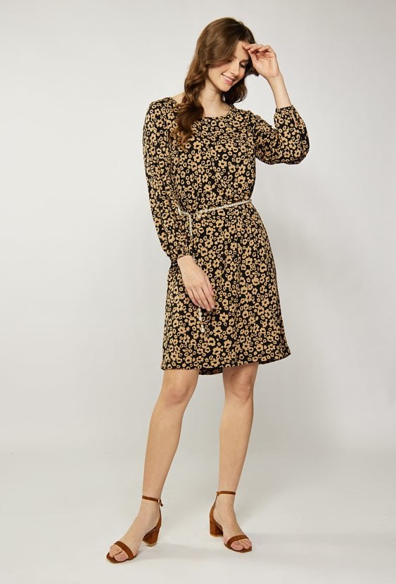 Sukienka o swobodnym kroju