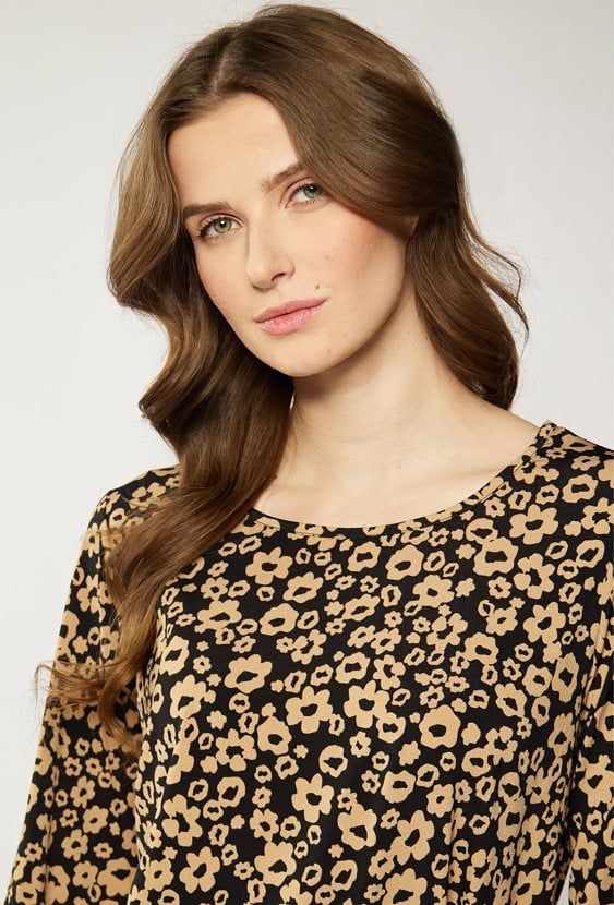 Sukienka o swobodnym kroju