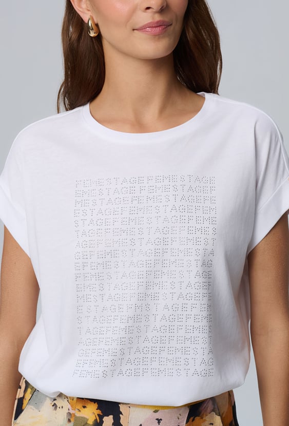 Biały t-shirt z aplikacją