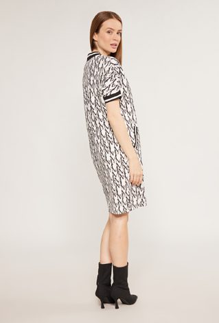 Sukienka z wzorem w litery