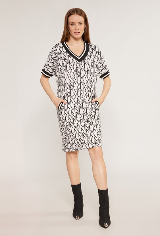 Sukienka z wzorem w litery
