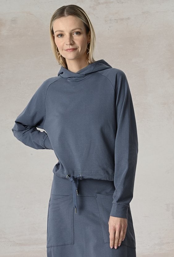 Niebieska bluza z kapturem