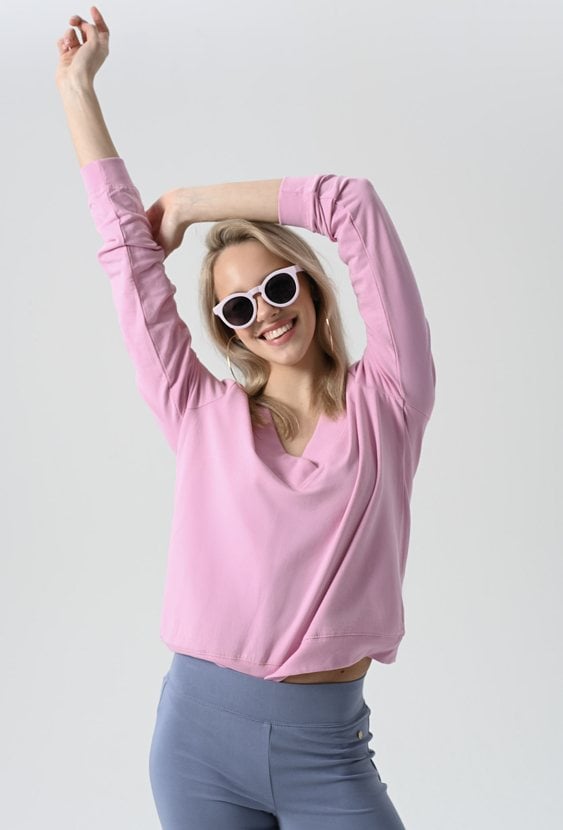 Różowa bluza z dekoltem w kształcie litery V