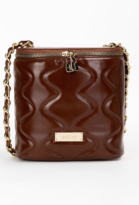 Kuferek damski typu crossbody.