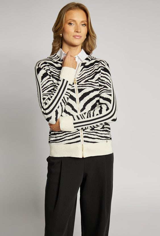 Sweter z kapturem