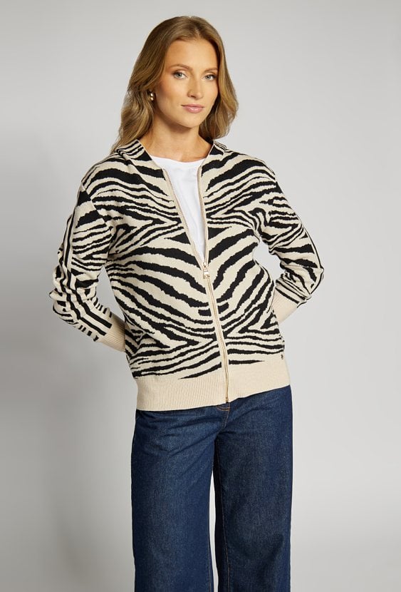Sweter z kapturem