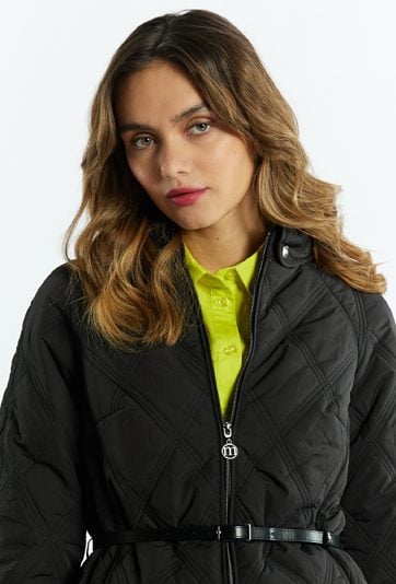 Pikowany płaszcz damski z kołnierzem