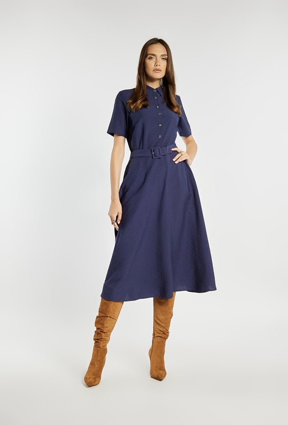 Stylowa sukienka z paskiem