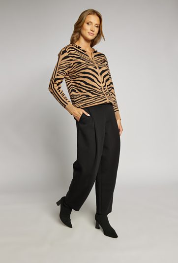 Sweter z kapturem