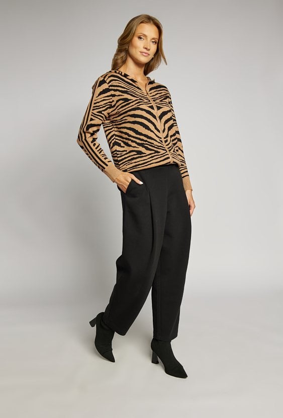 Sweter z kapturem