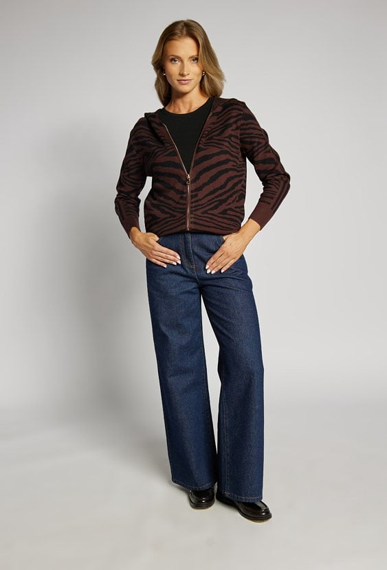 Sweter z kapturem