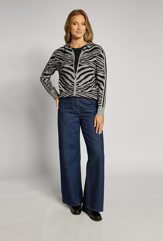 Sweter z kapturem