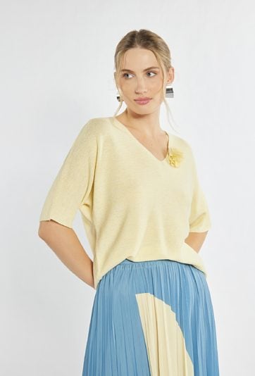 Sweter damski z agrafką