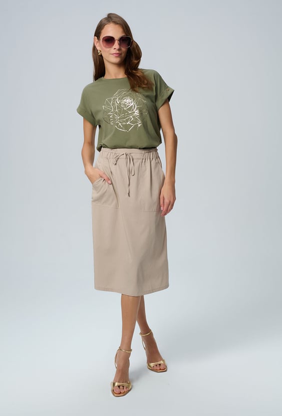 Khaki t-shirt ze złotą różą