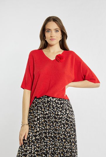 Sweter damski z agrafką