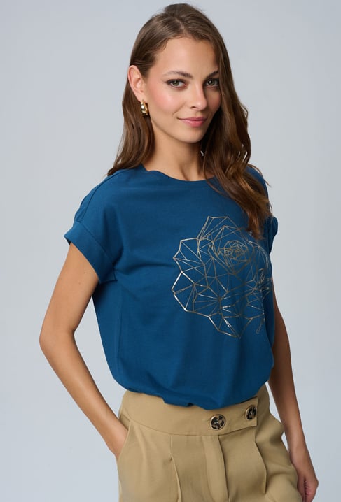 Niebieski t-shirt ze złotą różą