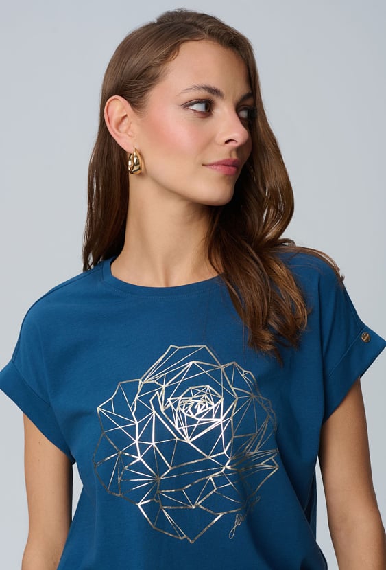 Niebieski t-shirt ze złotą różą