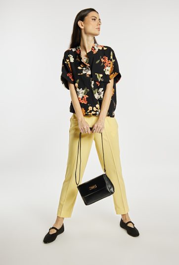 Mała torebka z klapą