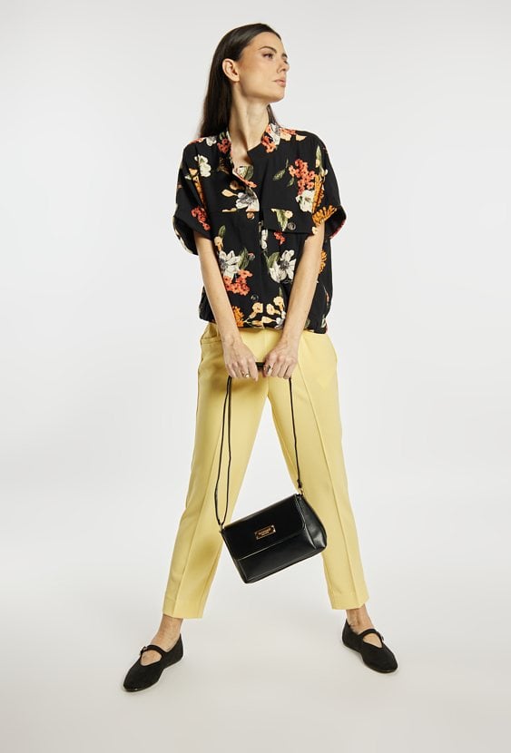 Mała torebka z klapą