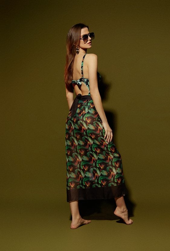 Pareo w formie wzorzystej spódnicy