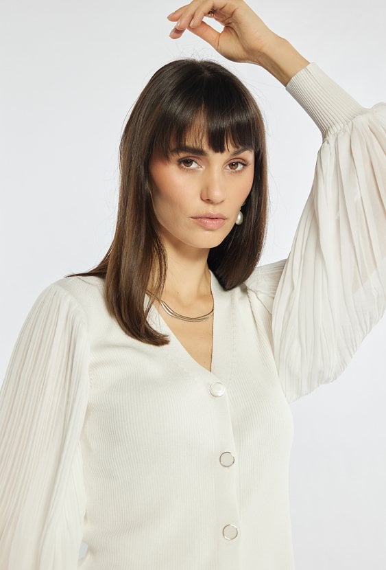 Elegancki sweter w białym kolorze