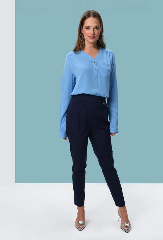 Wiskozowa bluzka w niebieskim kolorze