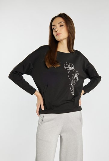 Bluza z ozdobnym kwiatem