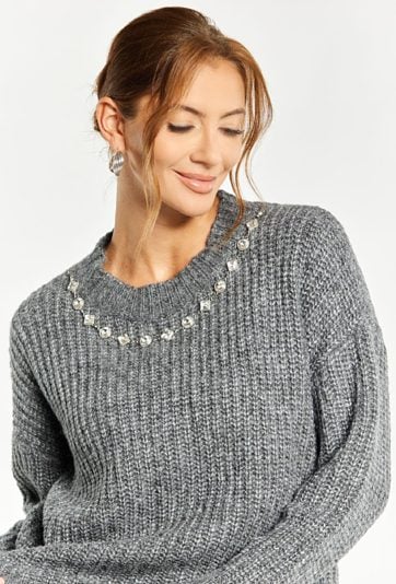 Sweter damski z łańcuszkiem