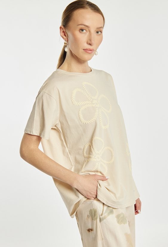 T-shirt z kwiatami