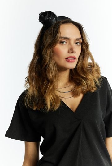 Ozdobna opaska z różą