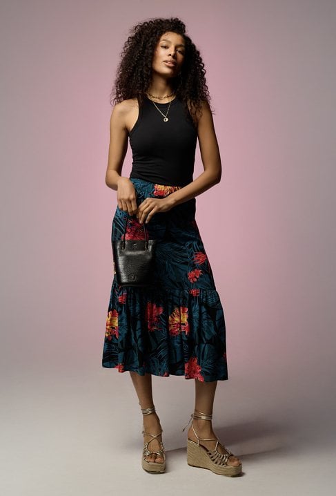 Wiskozowa spódnica z falbana