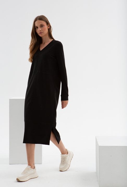 Czarna bawełniana sukienka z przeszyciami