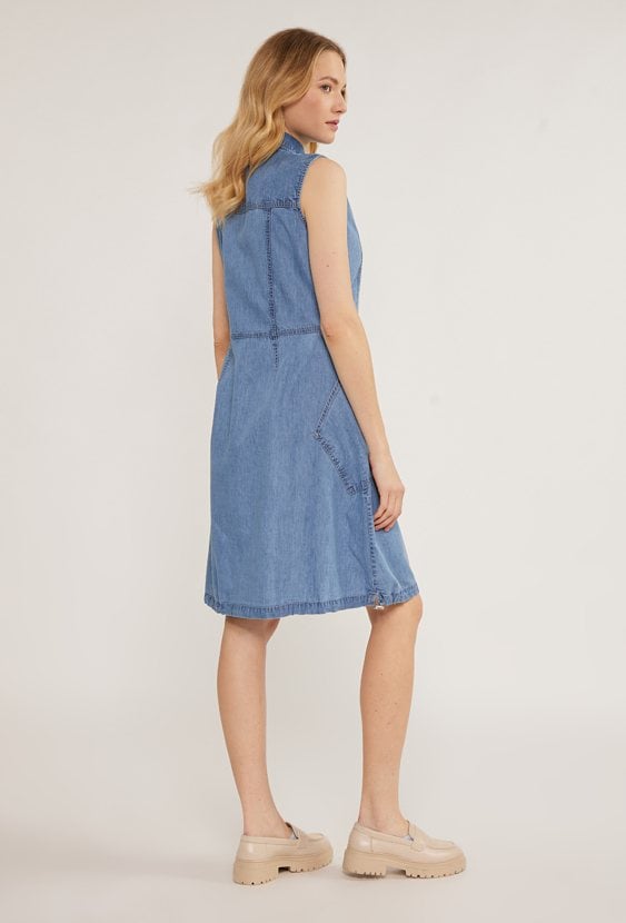 Jeansowa sukienka z kieszonkami