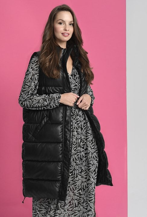 Czarna pikowana kamizelka ze stójką