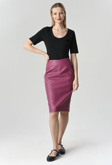 Dopasowana midi spódnica z imitacji skóry