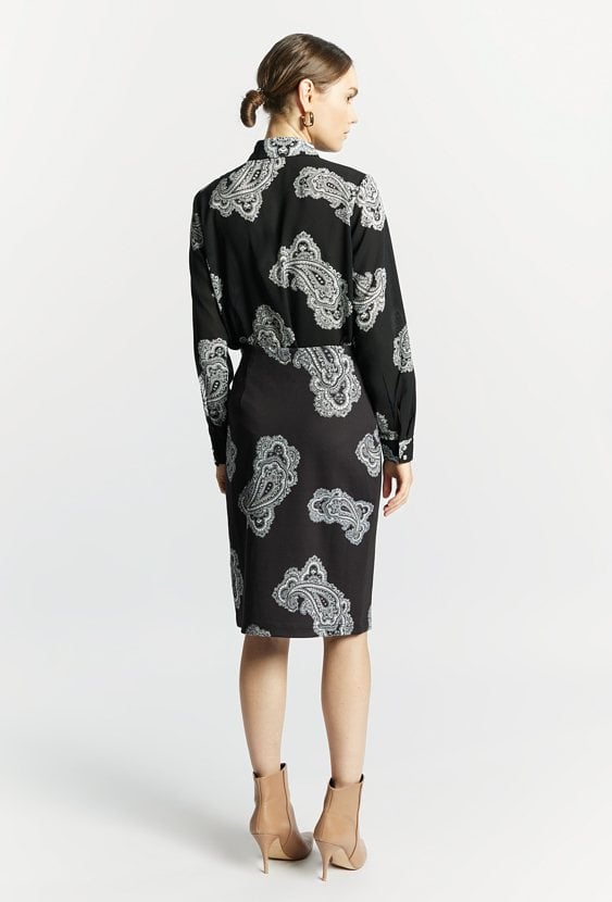 Ołówkowa spódnica z wzorem