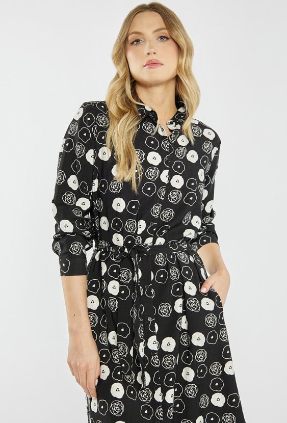 Koszulowa sukienka z wiązaniem