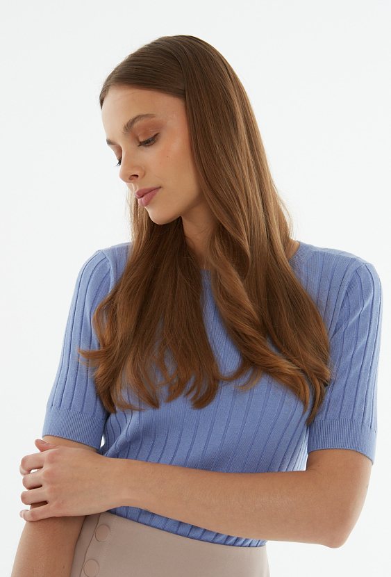 Niebieski  wiskozowy sweter z krótkim rękawem