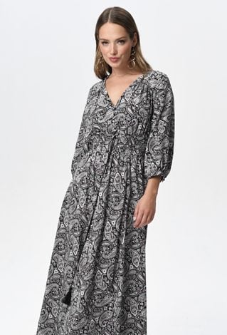 Długa sukienka w oryginalny wzór