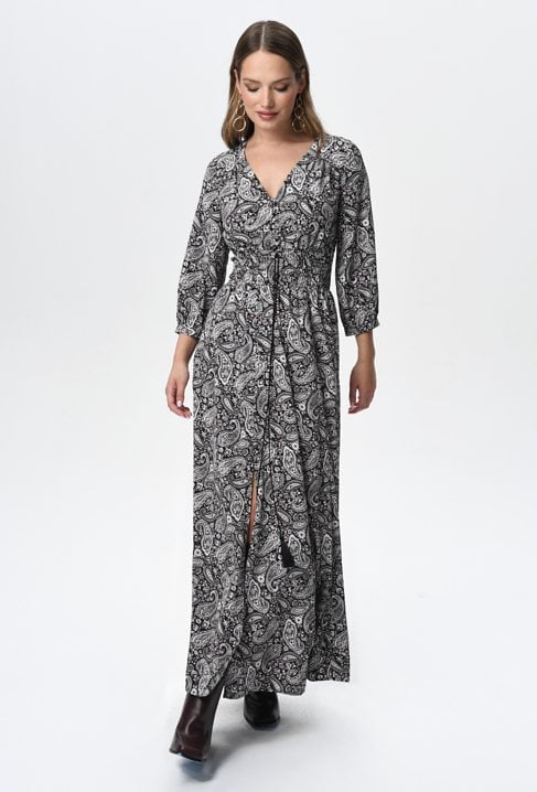 Długa sukienka w oryginalny wzór