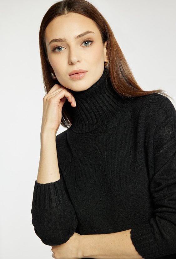 Sweter damski z golfem