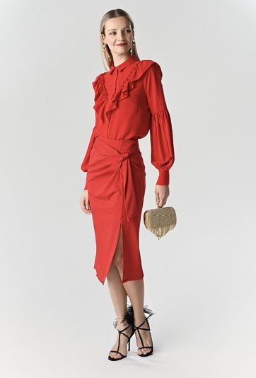 Czerwona ołówkowa spódnica