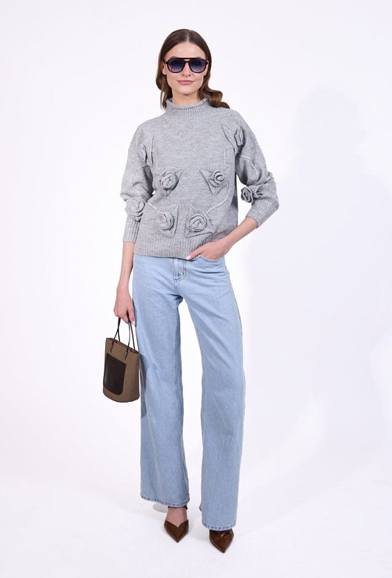 Sweter z kwiatami 3D